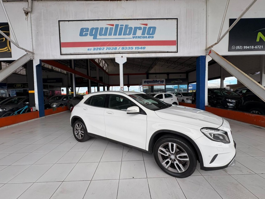 MERCEDES-BENZ GLA 200